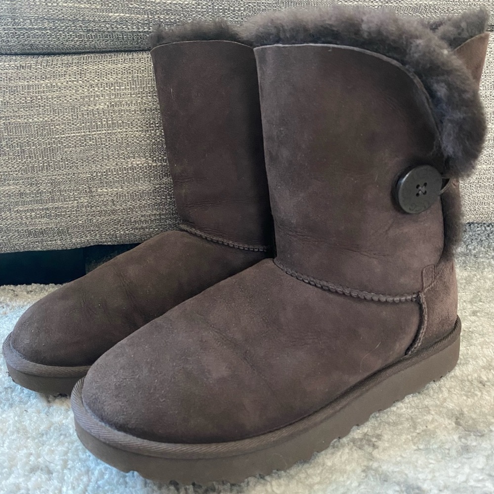 Ugg boots - chocolate brown - lightly used
